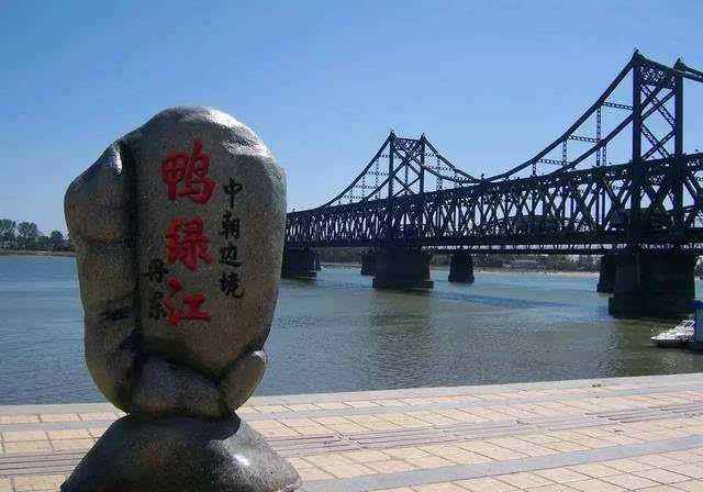 1530621633952207.jpg 鸭绿江边境玻璃栈道.jpg